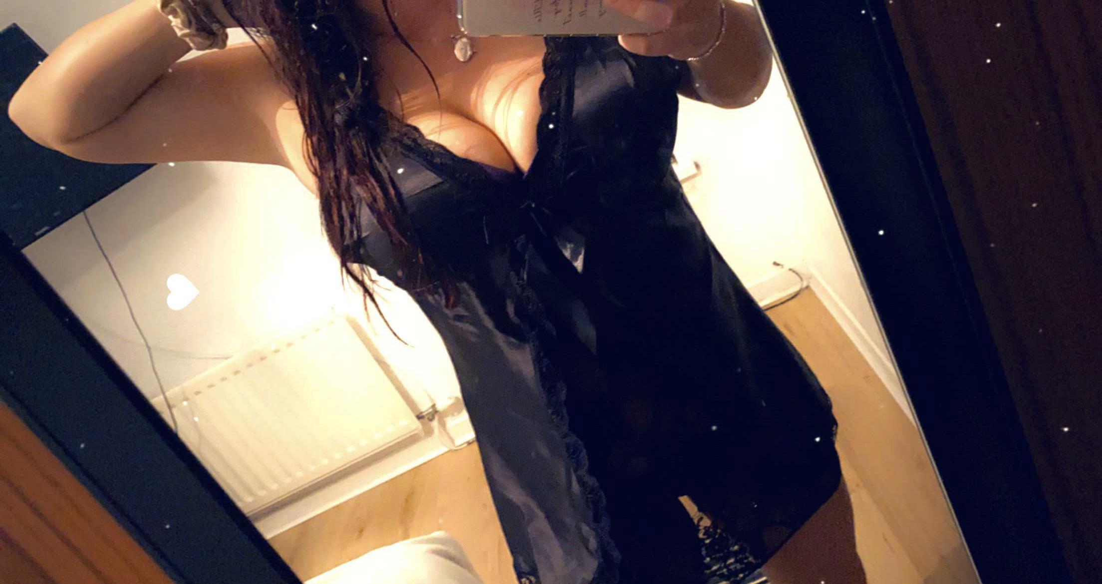 Trading my gf. Nudes. Nudes with face. Normal pics and vids. Trading