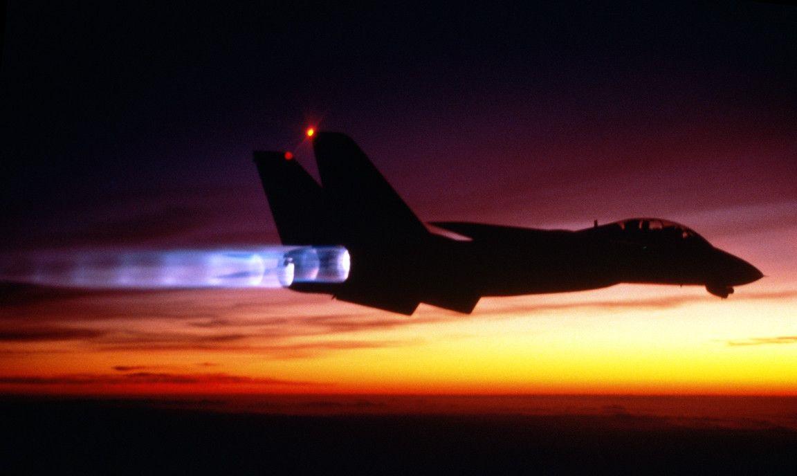 US Navy F-14 Tomcat and the afterburners of the two General Electric F110-GE-400 engines [1152x688]