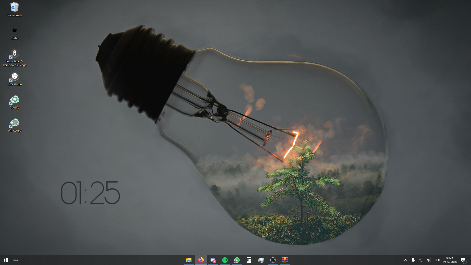 Using Wallpaper Engine and Custom Icon looks good. :) | Scrolller