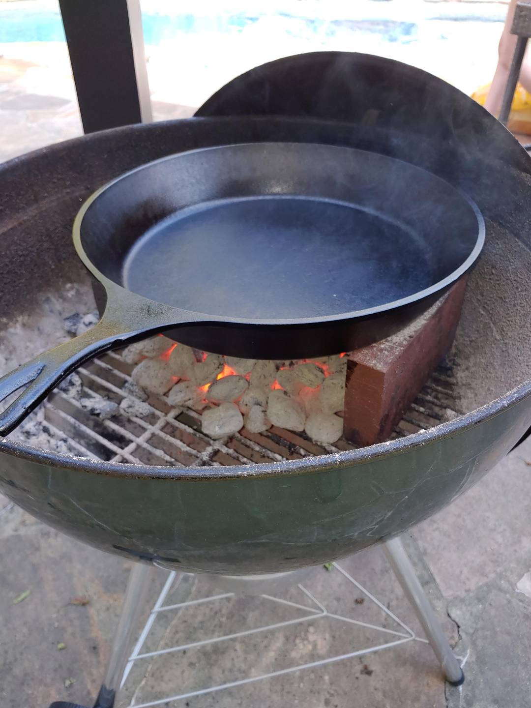 Webber kettle with cast iron