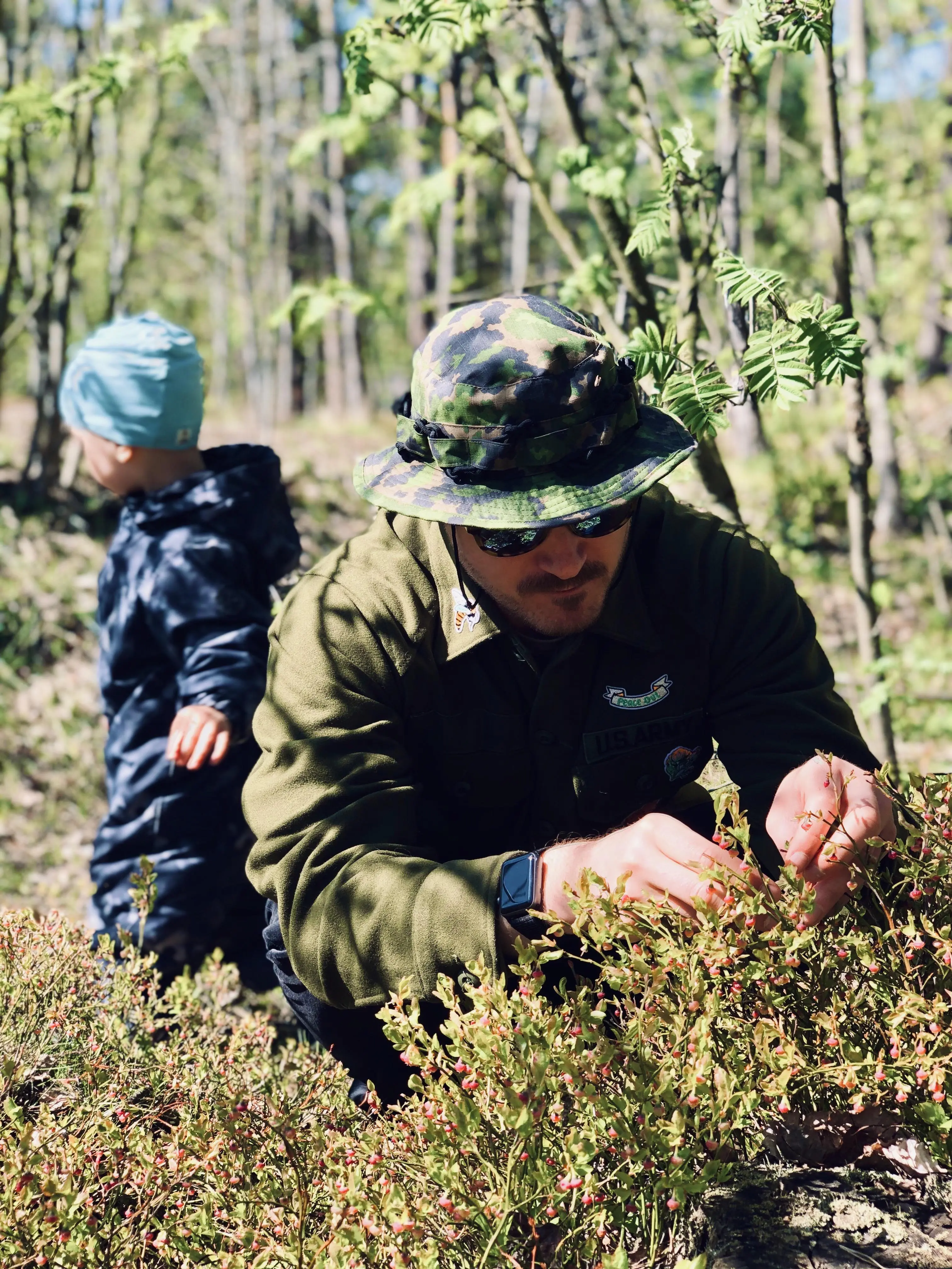 What are some easy plants to teach your kids foraging? We are picking ...