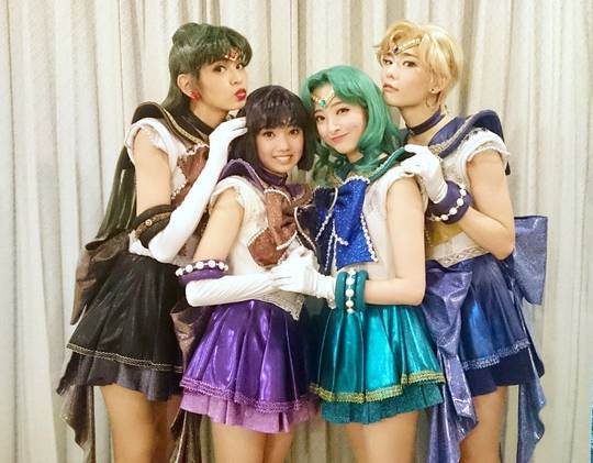 When the outers actresses get into character.