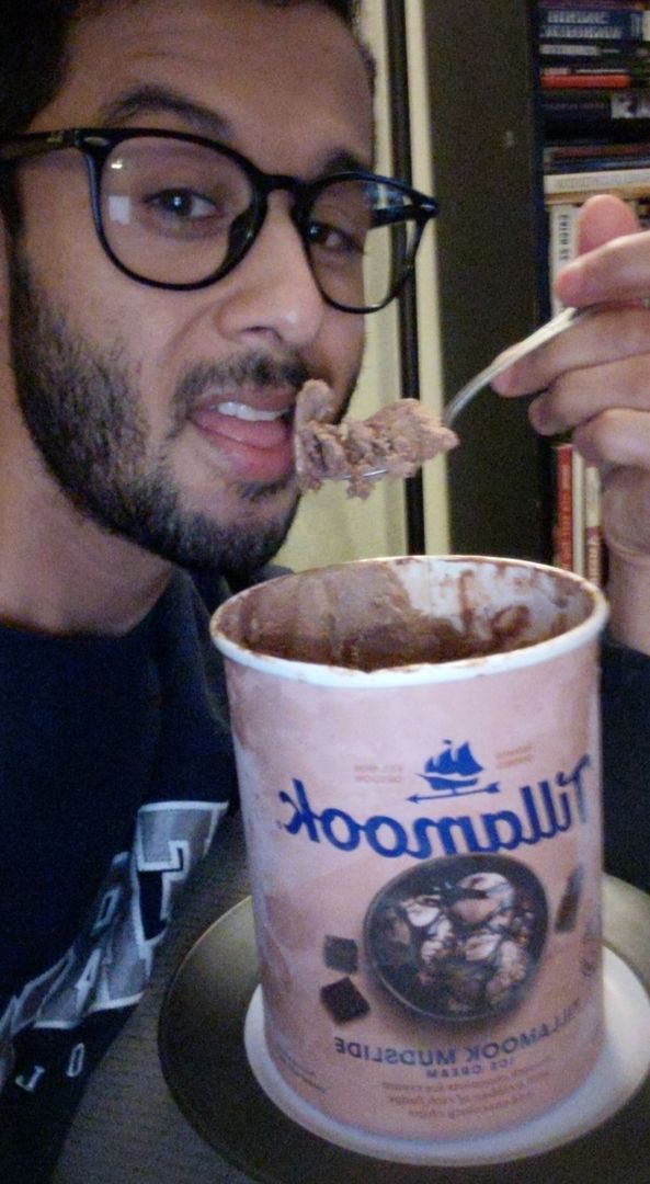 When you live alone, it's fine to eat ice cream like this. Also, I've been sleeping in all day; as soon as I finished the last final I felt so exhausted and drained. I am definitely eating the whole thing. Btw, all of you look great today, I went through all your pics. ♥️