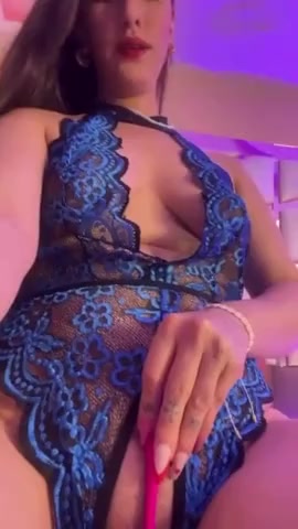 Don't look too much... or do 👀💋