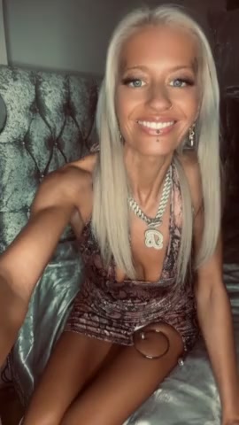 Slinky dress, sexy boots, and a smooth shaven pussy….what more could you possibly need on a Saturday night? I’m wifey material right now!! 