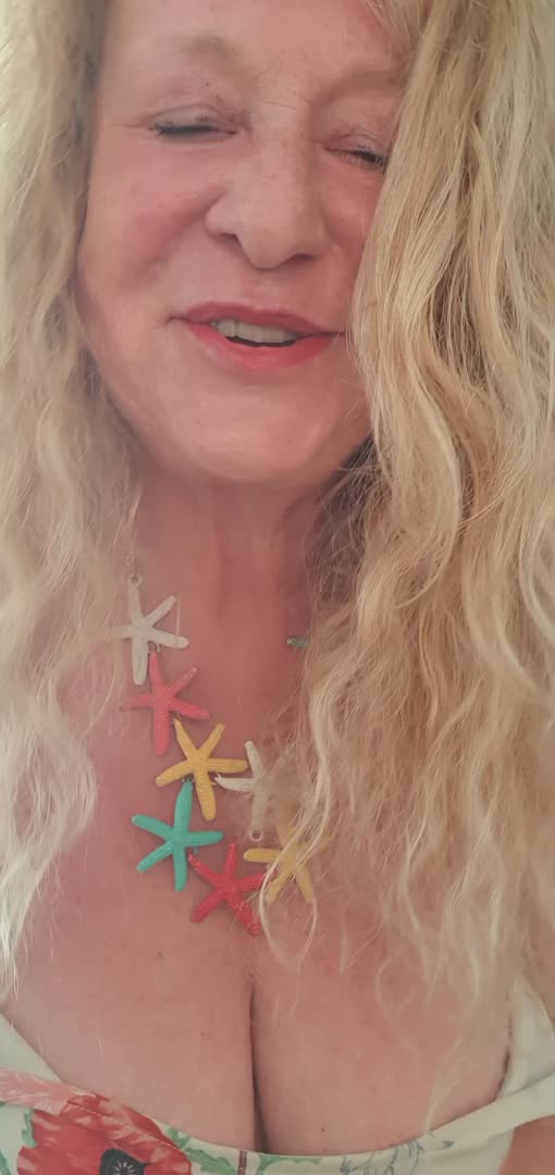 Always dreamed of a Mature? Make your naughty fantasies come true with me! ,-) #Curvy #Hot #Wet #Mature