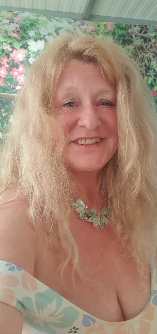 Hot curvy Mature, with big NATURAL boobs and a vice grip pussy. Ready to share your dirty fantasies? #Cougar #Milf #Gilf #Amateur #RolePlay