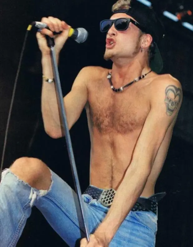 Lane Staley Rip 16 years ago today we lost the greatest vocalist of all time. RIP Layne ...
