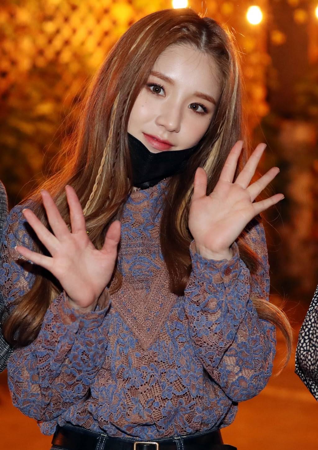 201020 Heejin by Sportsnews | Scrolller