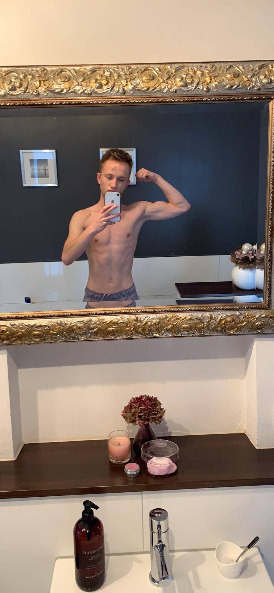 21🇩🇪 looking for abs and muscles 😍💪💪 dm me for snap ️ | Scrolller