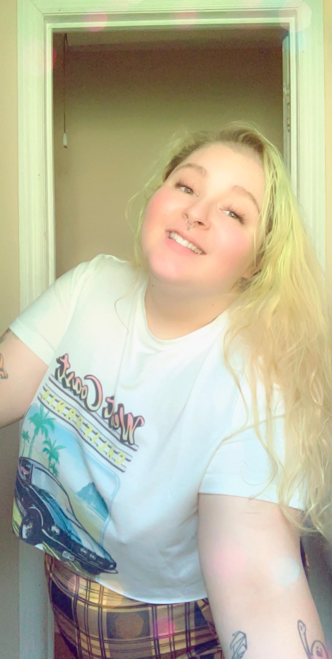 25 F | Scrolller
