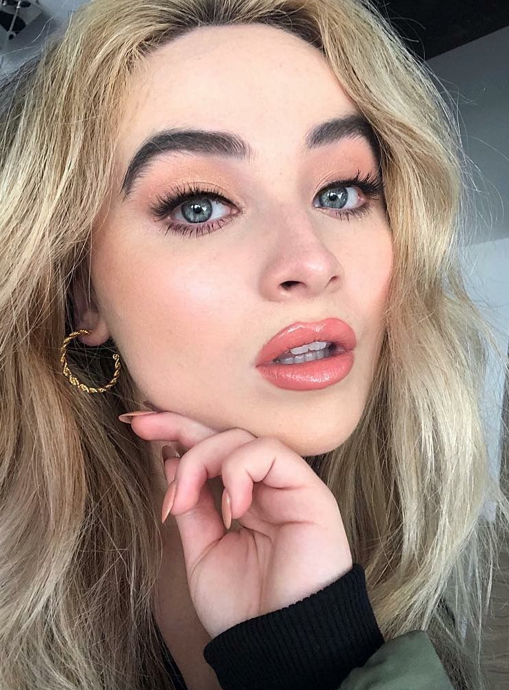 A Combined Handjobblowjob From Sabrina Carpenter Always Ends In A Messy Facial Scrolller