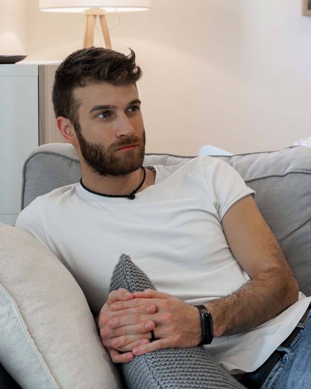 A full head of hair Scrolller