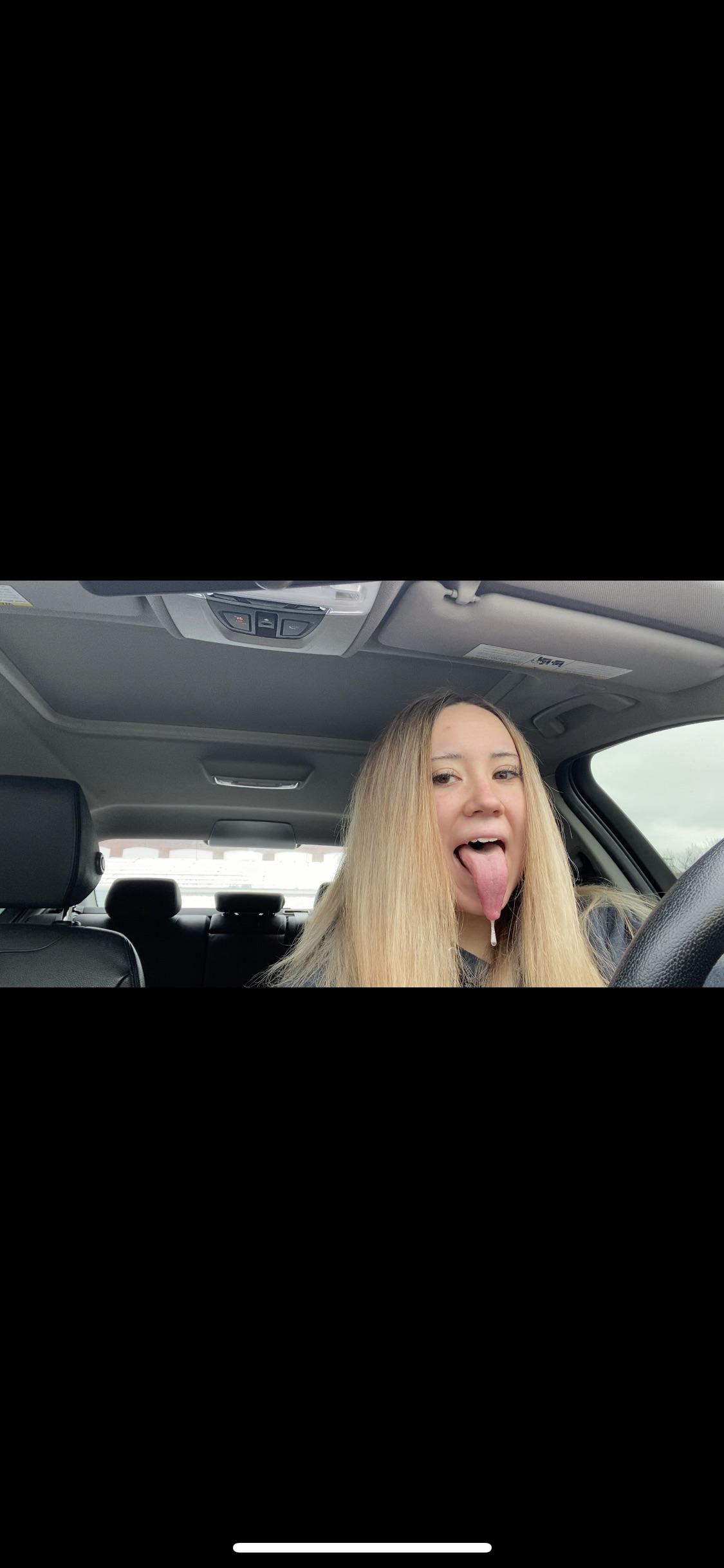 A look at my 3.5 inch tongue :) OnlyFans link in comments if ya want it 