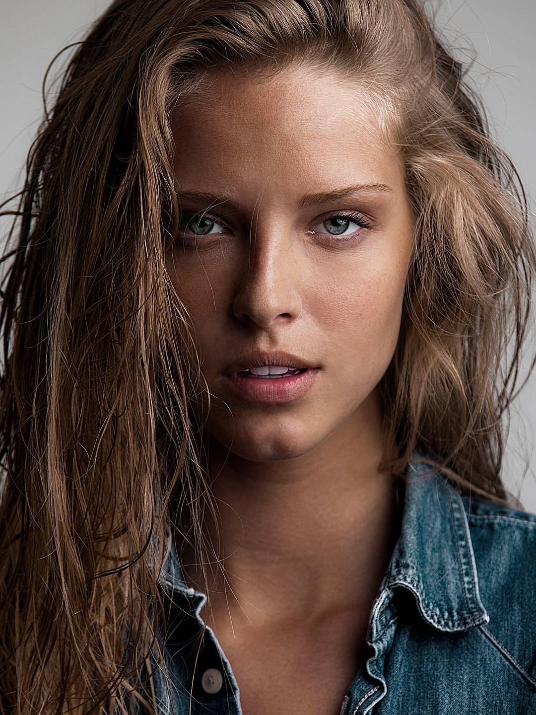 Abby Champion Scrolller