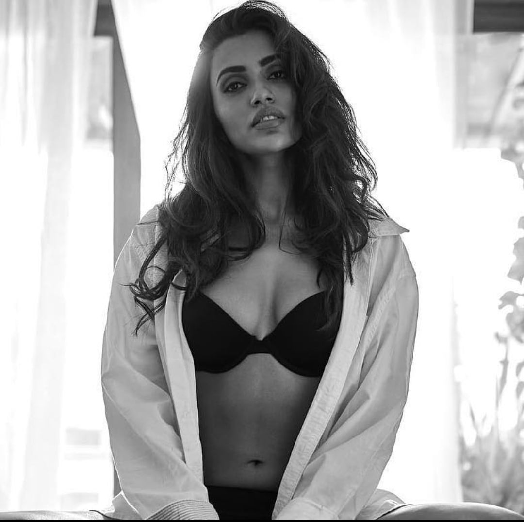 Akshara Gowda Scrolller