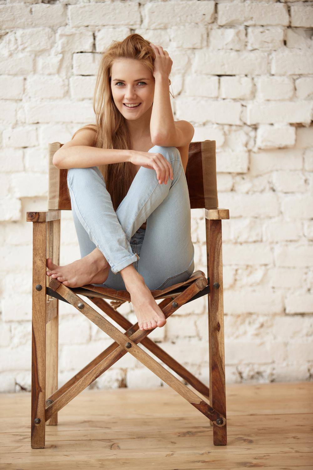 Alena Ushkova Scrolller