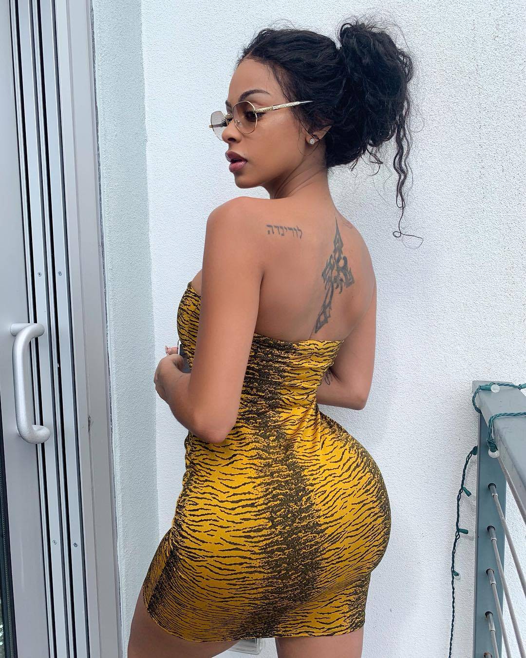 Analicia Chaves aka Ana Montana Scrolller