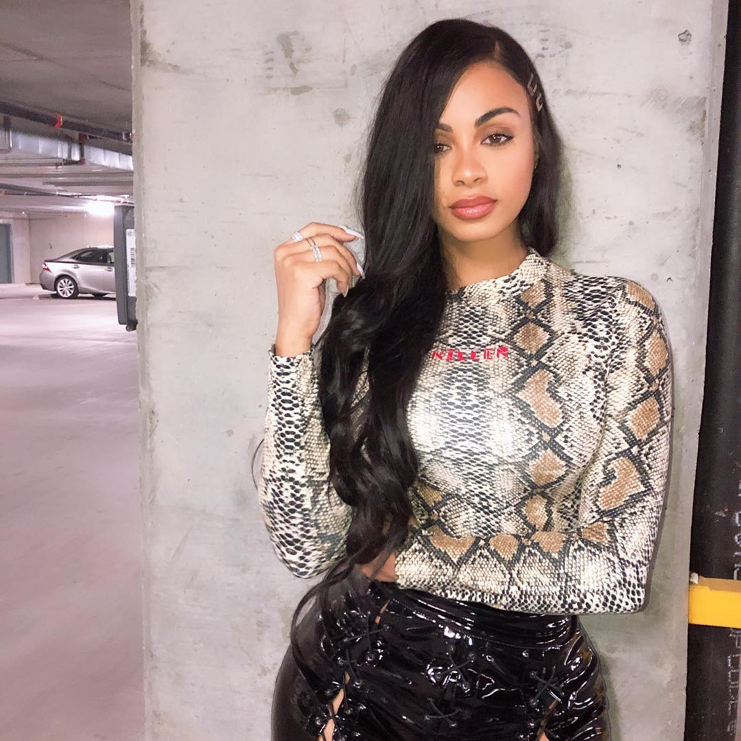 Analicia Chaves aka Ana Montana Scrolller