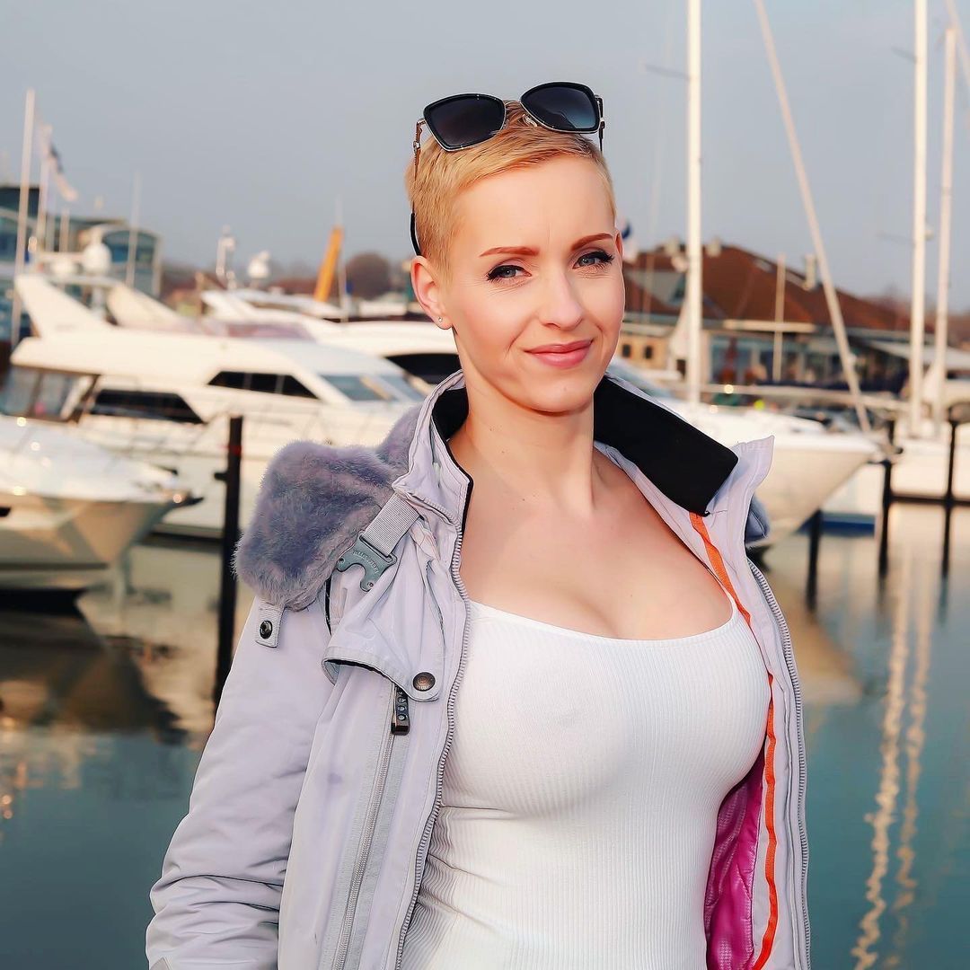 Anike Ekina Scrolller