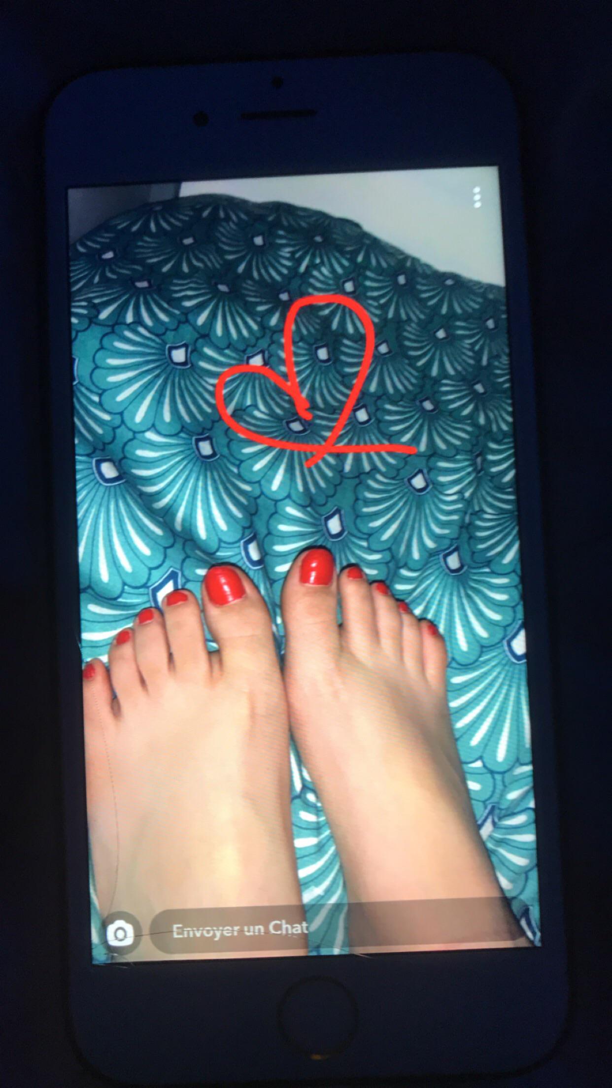 Arab Teen feet Scrolller