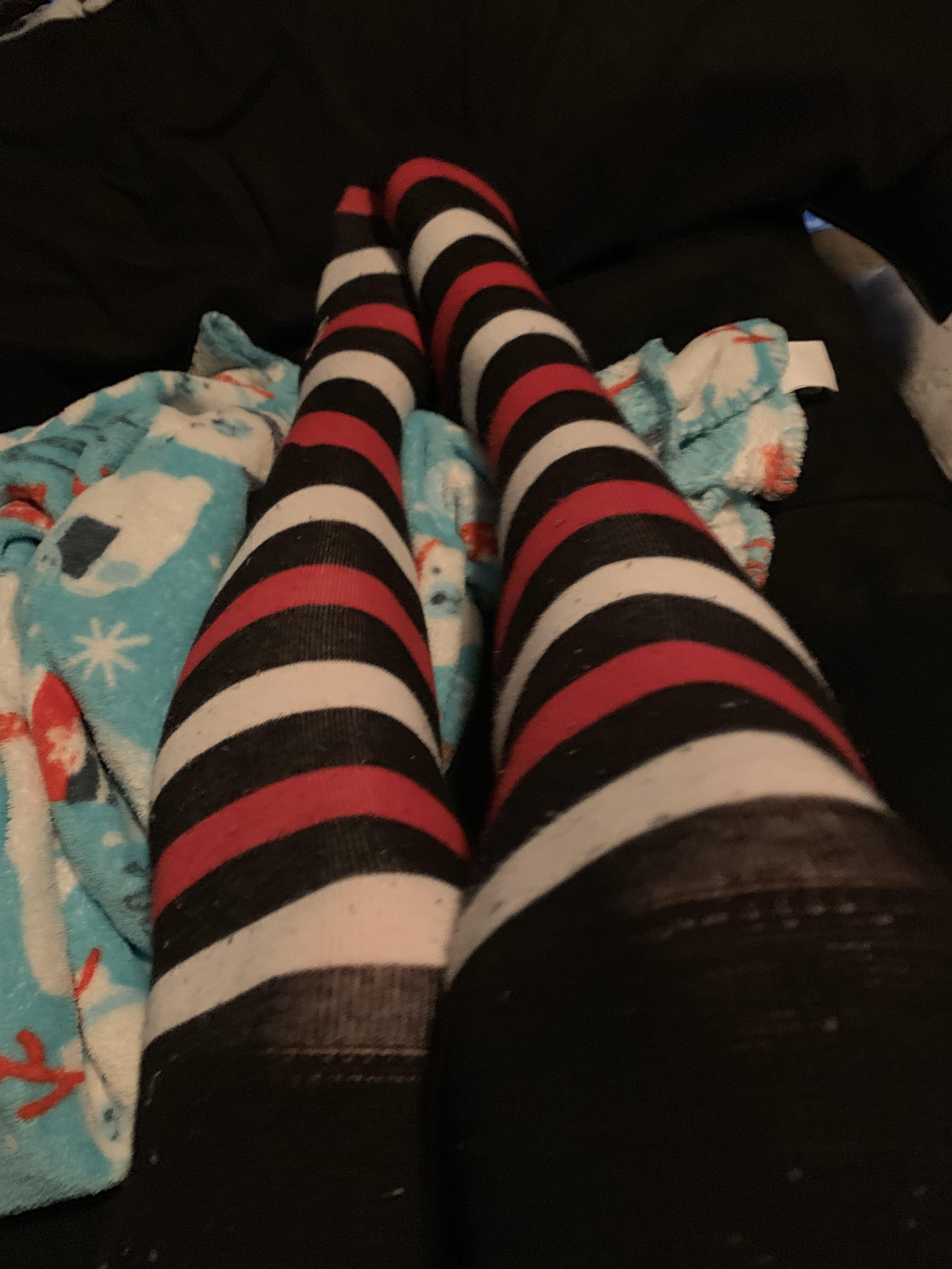 Are My Thigh Highs Cute Scrolller