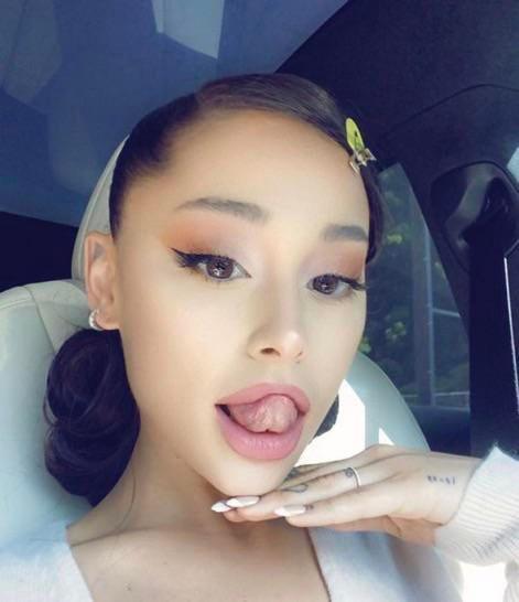 I Want To Cum All Over Arianas Gorgeous Face Scrolller