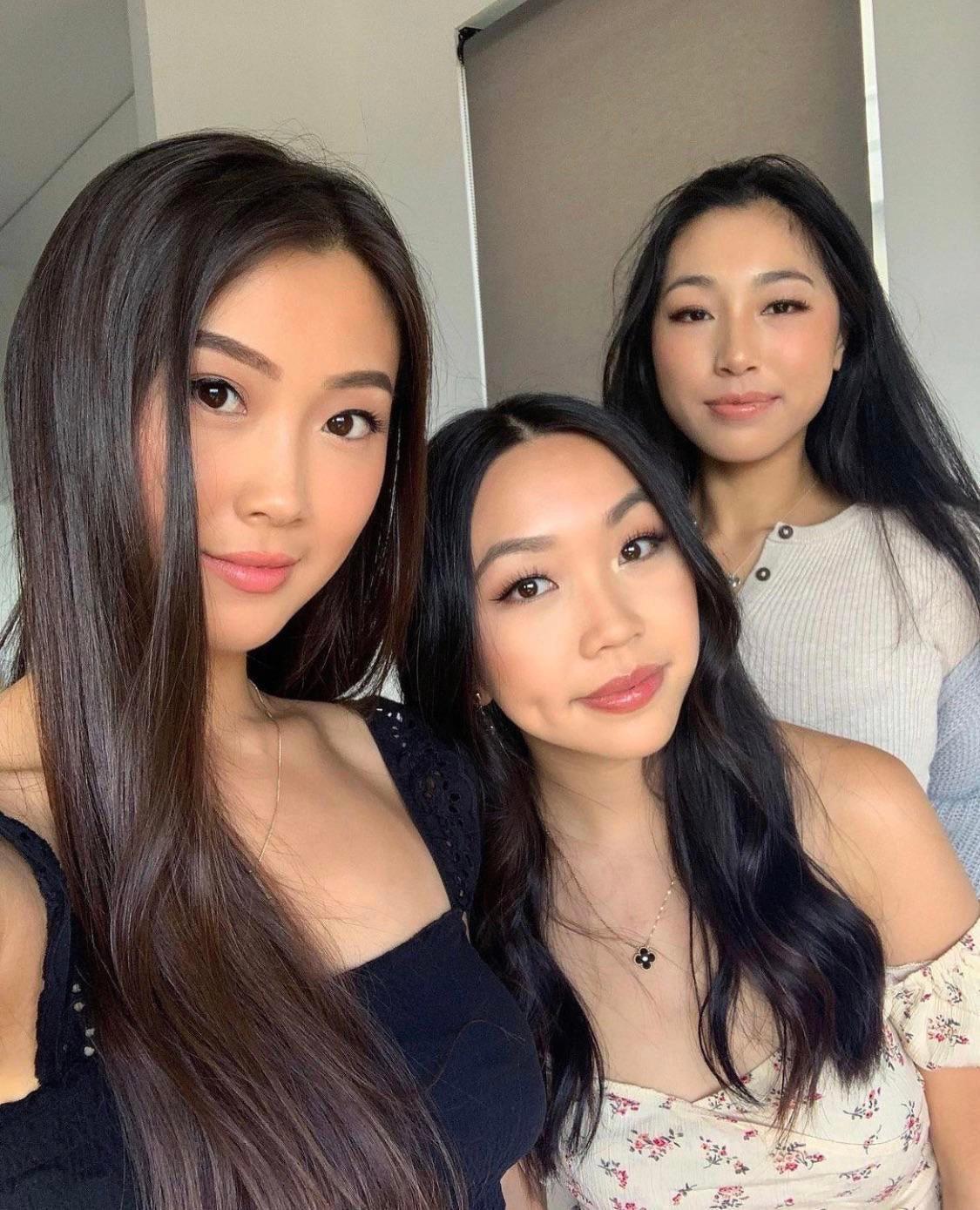Asian Trio Scrolller