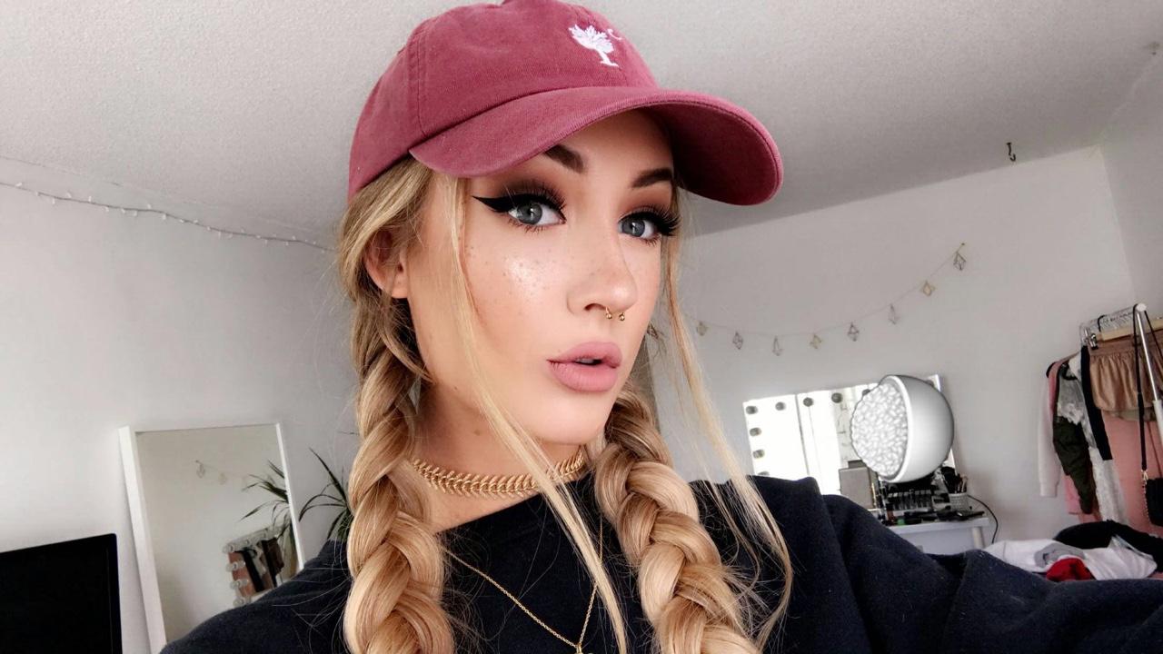 Aspen Mansfield | Scrolller