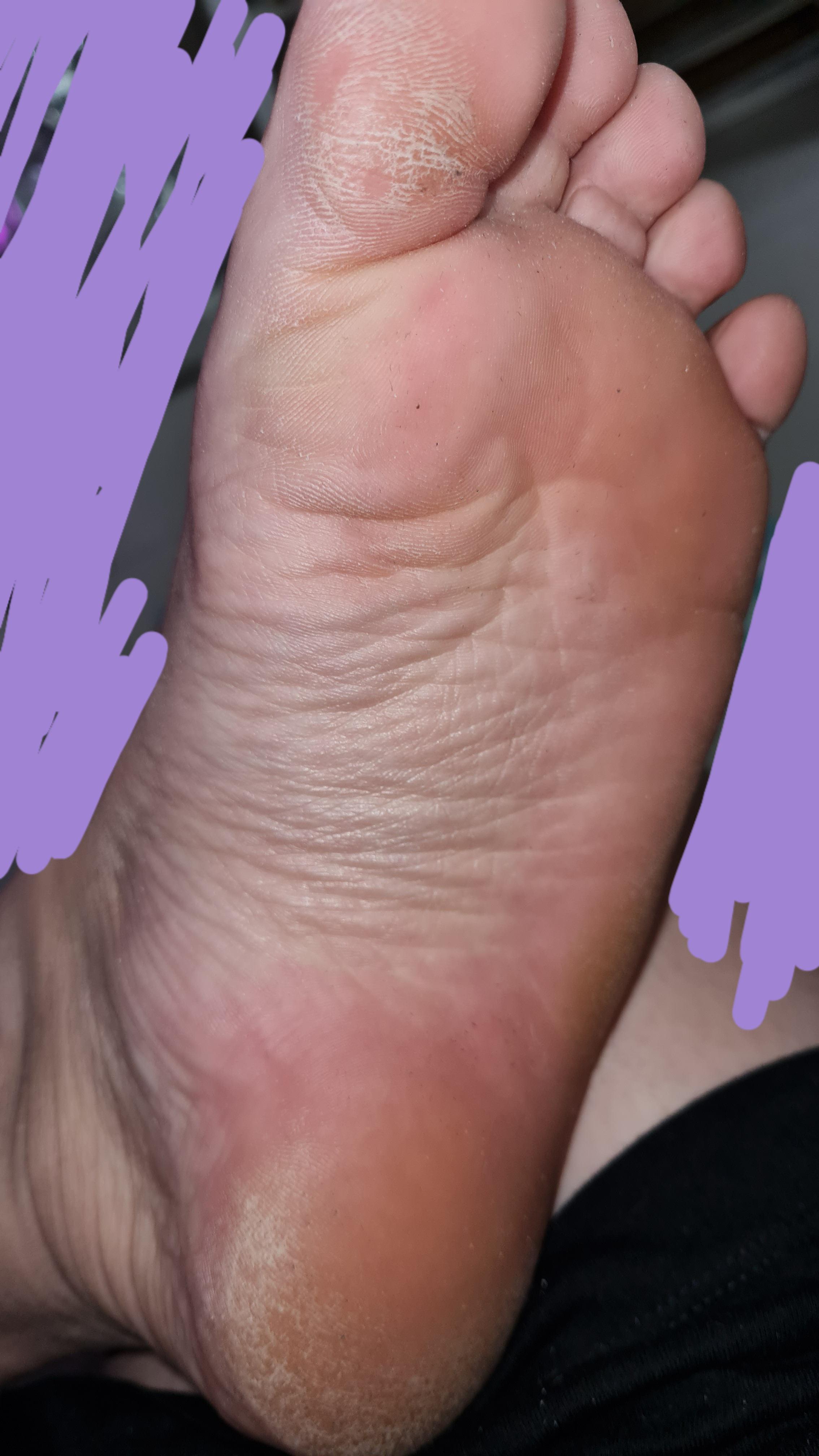 Baby Those Are Big Feet For A Woman Scrolller baby-those-are-big-feet-for-a-woman-scrolller
