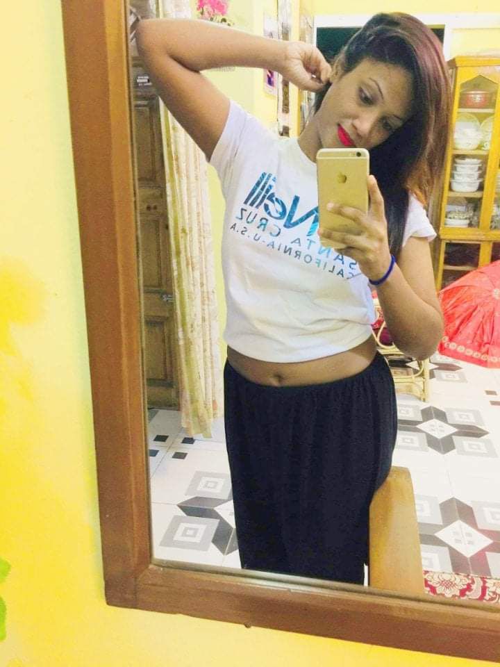 Bangladeshi girl shows boobs on video call