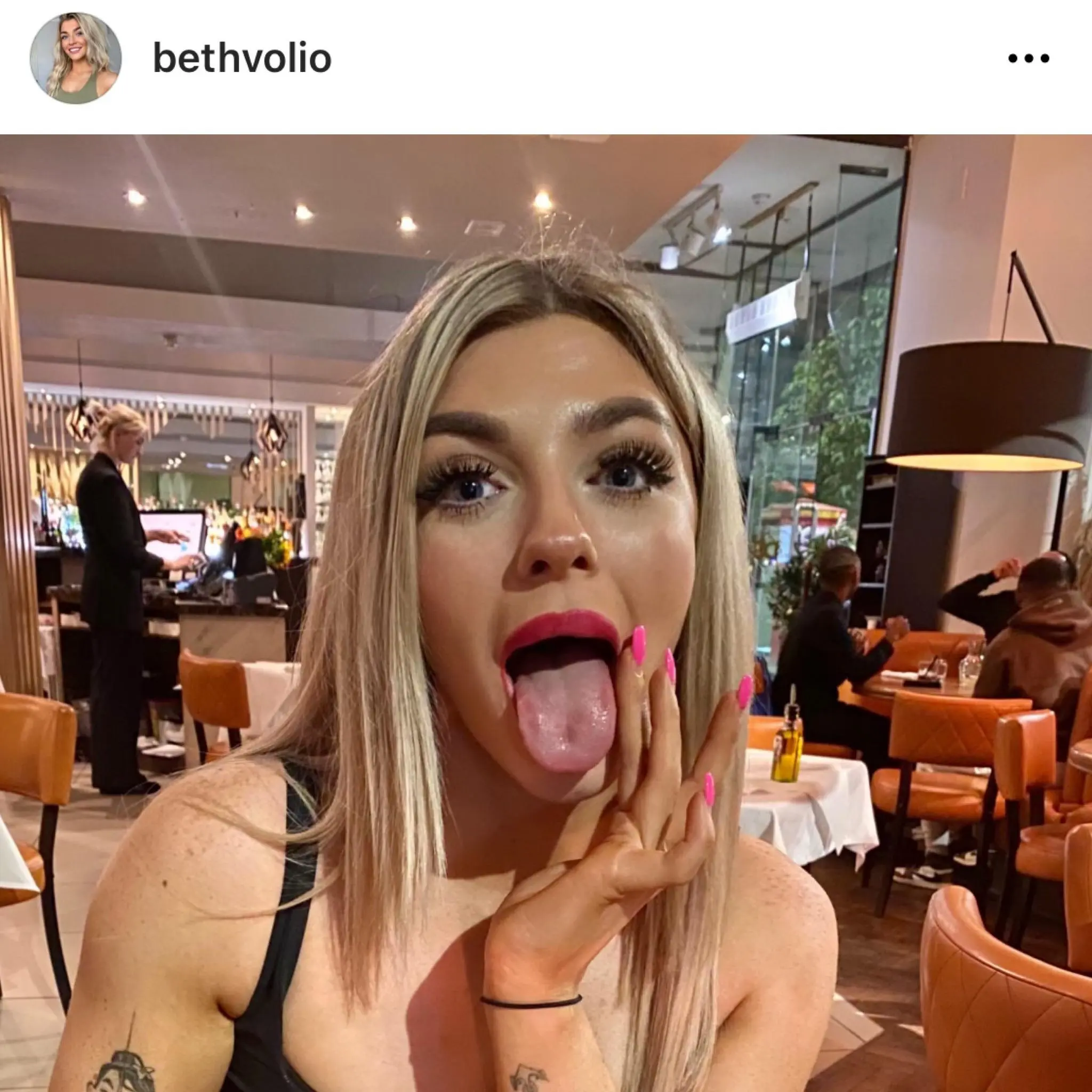 Beth Volio is such a teen slut. She knows exactly what she is doing here.