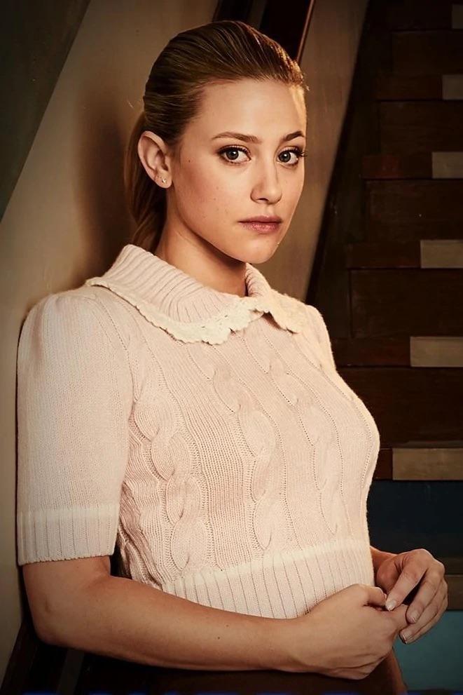 Betty Lili Reinhart Makes Me So Hard Someone Can Help Me Cum For Her Scrolller