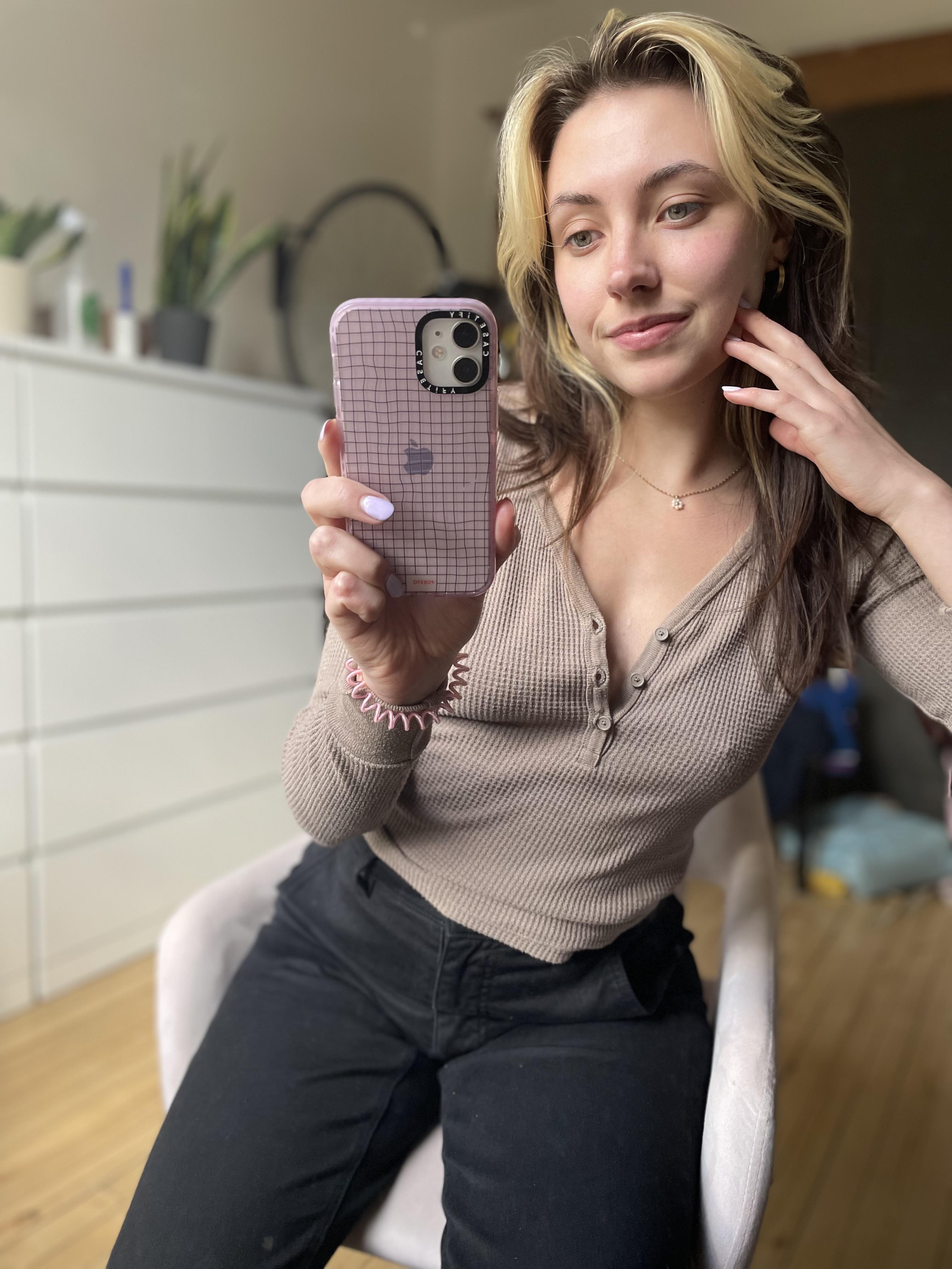 Braless Scrolller - r8zwyfv