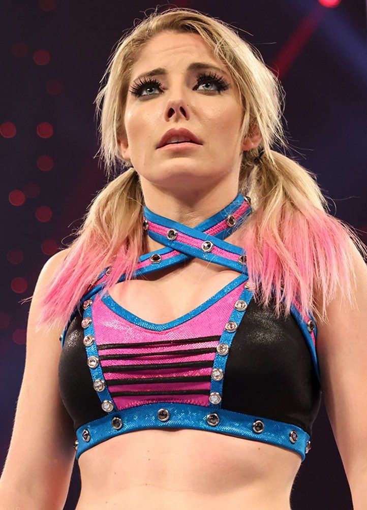 Busty Bliss In The Ring Scrolller