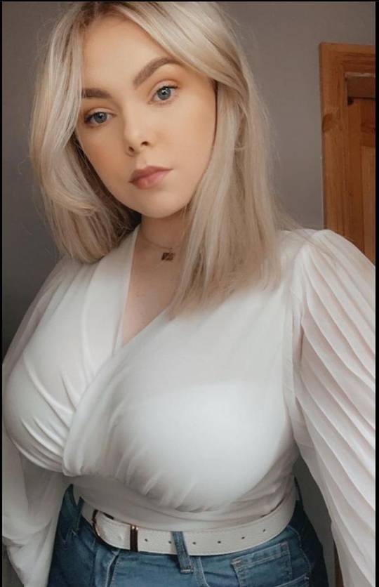 Busty Blonde Scrolller