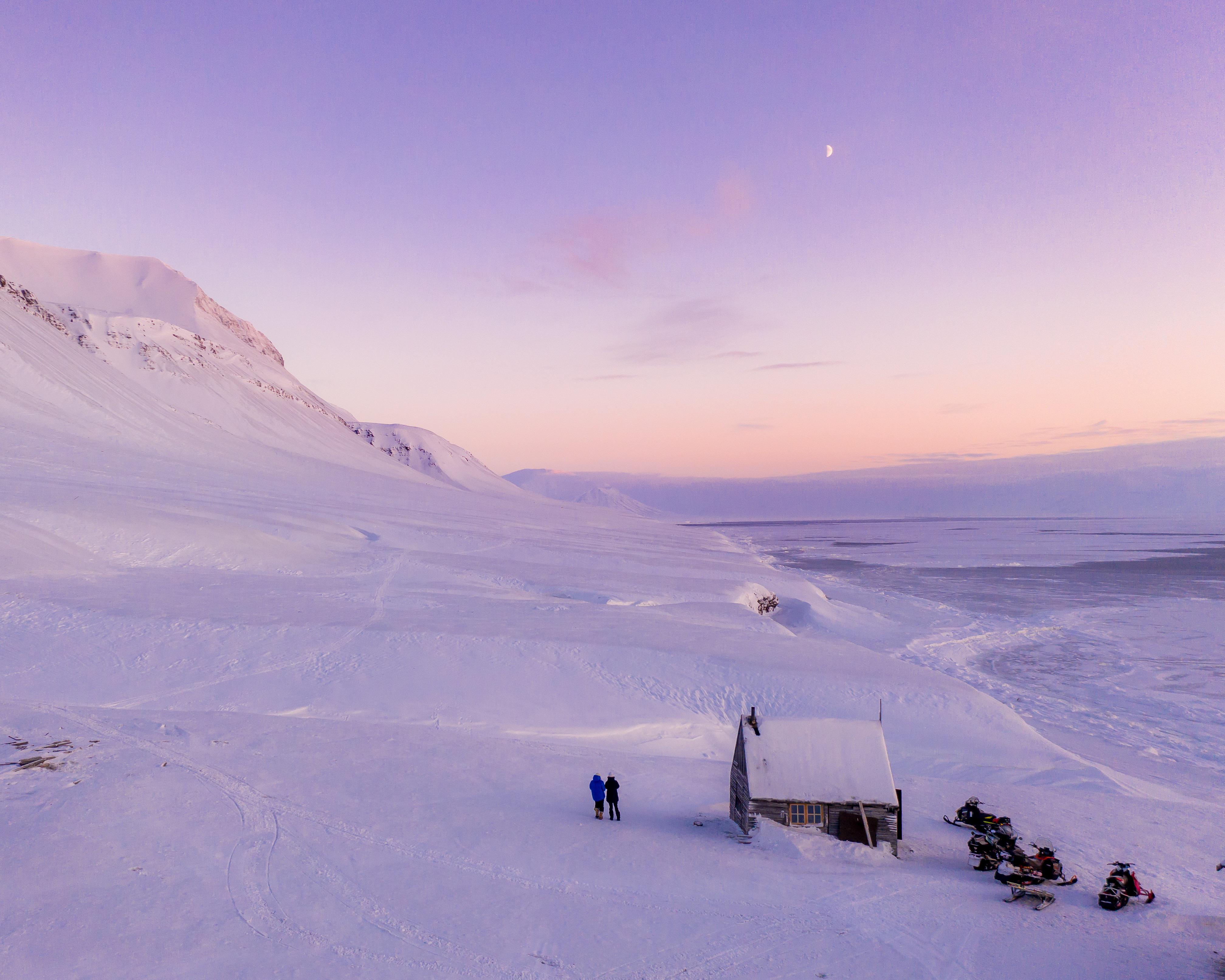 cabin-life-in-svalbard-scrolller