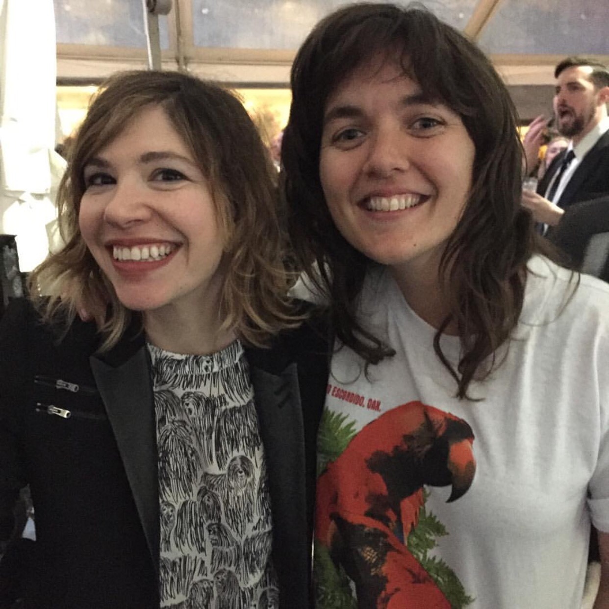 Carrie and Courtney being blown by two excited female fans. Courtney cums first but Carrie isn’t