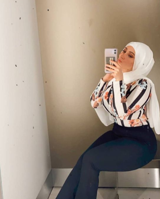 Changing Room Selfie Scrolller