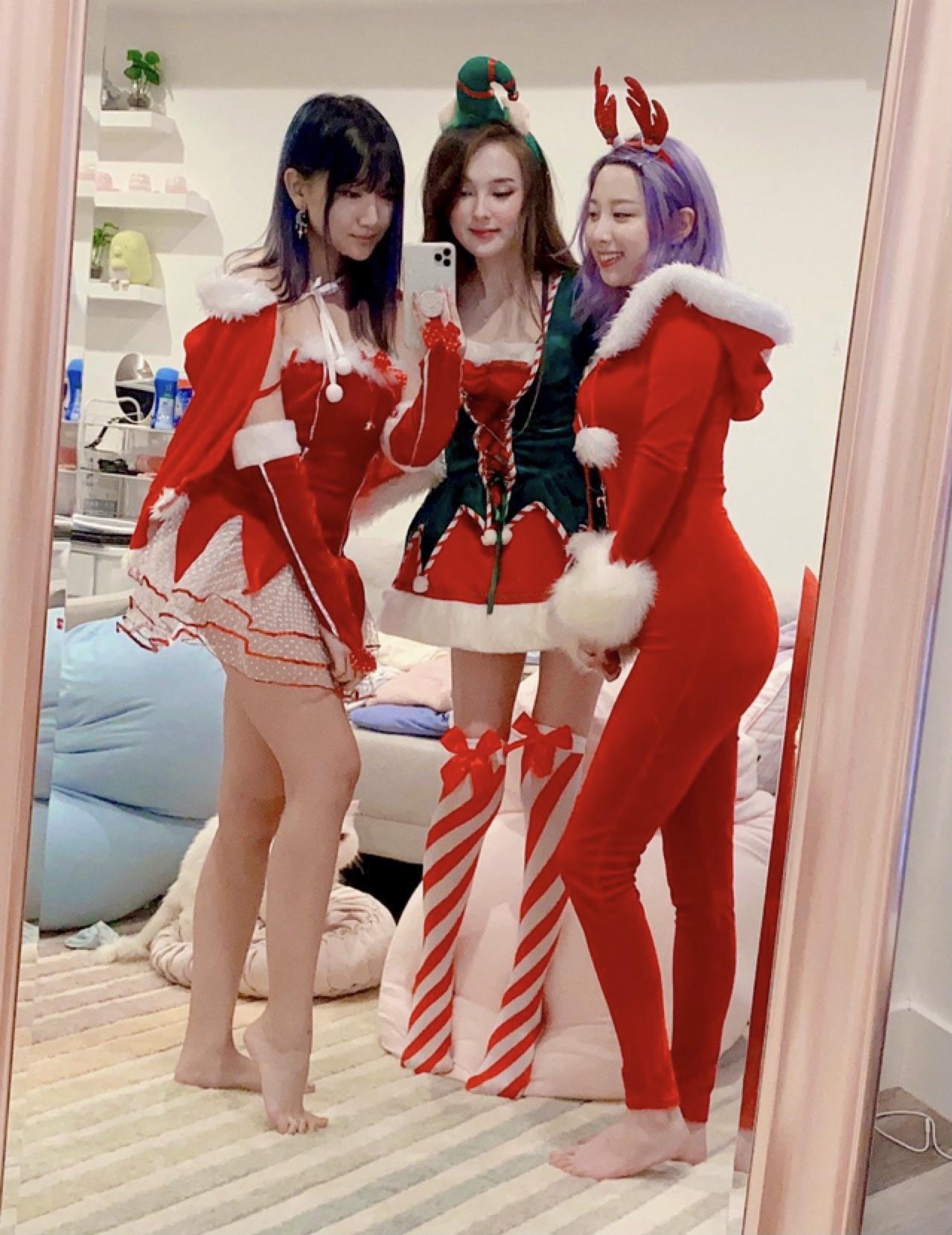 Christmas Babes | Scrolller