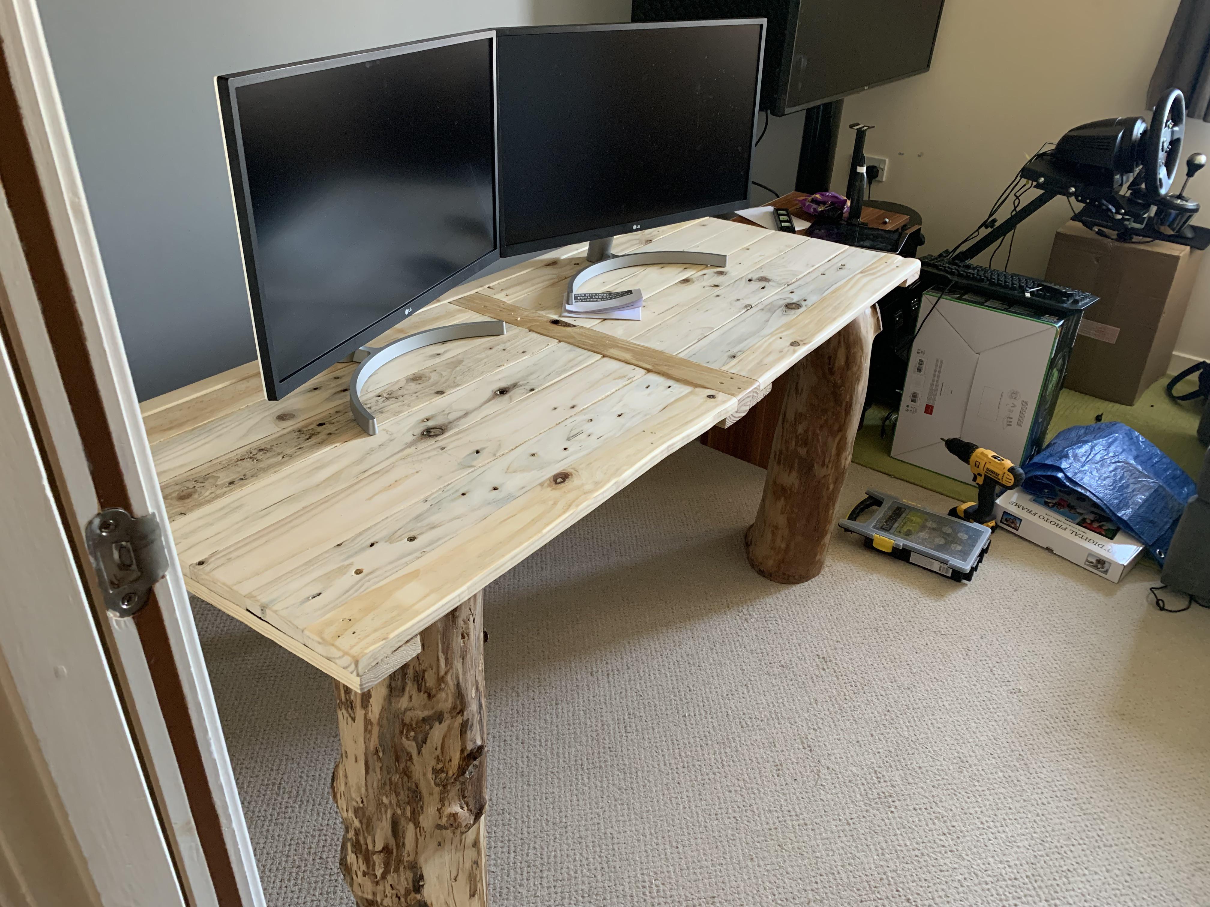 Computer desk I made for my neighbour who wanted that ‘rustic’ ‘log ...