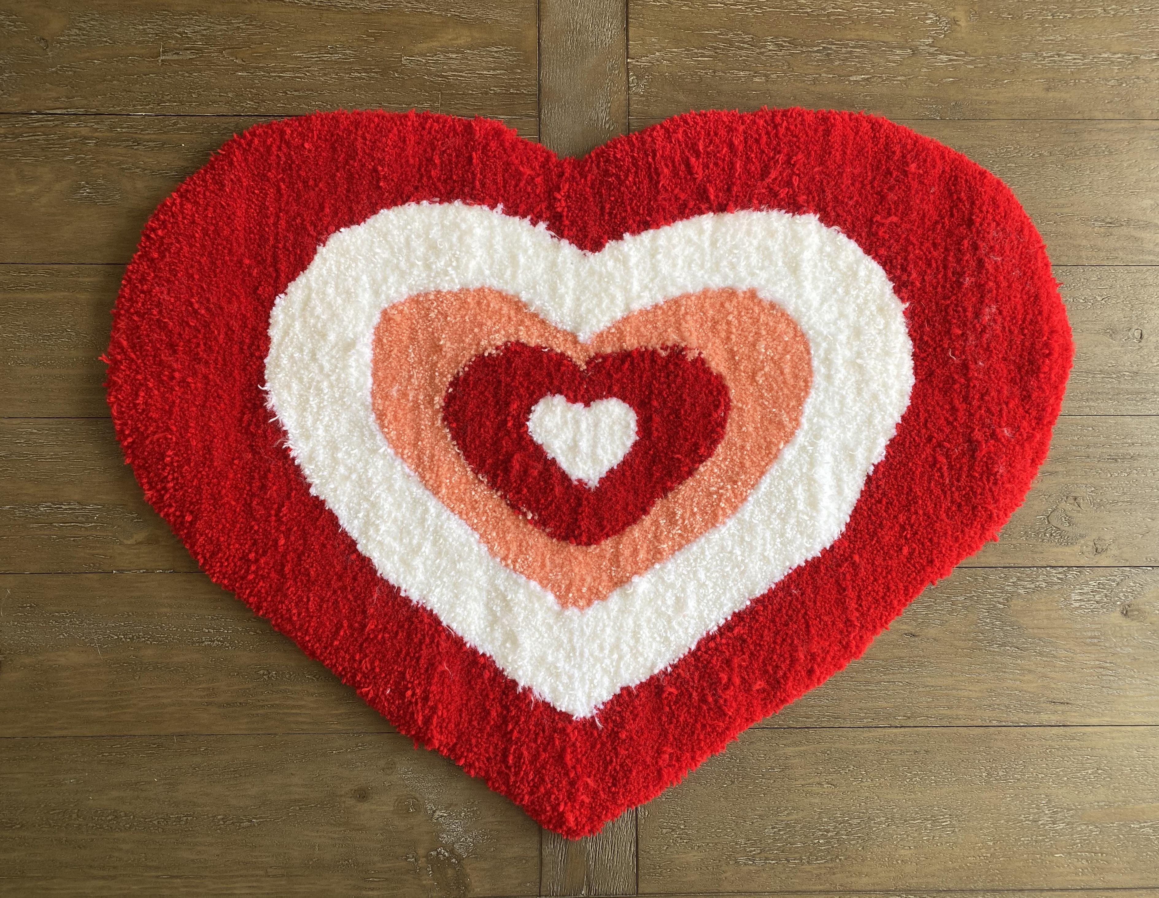 concentric heart rug i designed and tufted yesterday | Scrolller