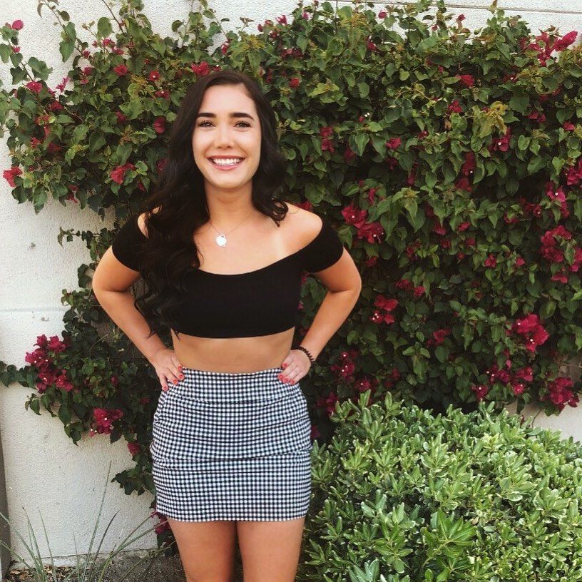 Cute In A Crop Top And Plaid Skirt Scrolller