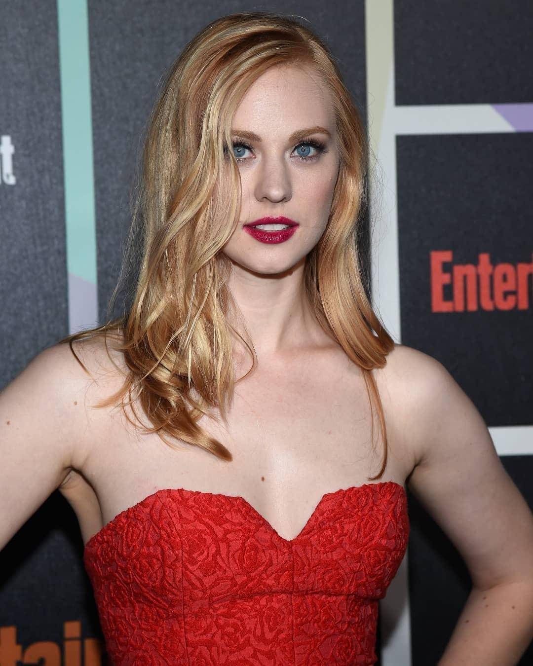 Deborah Ann woll Scrolller