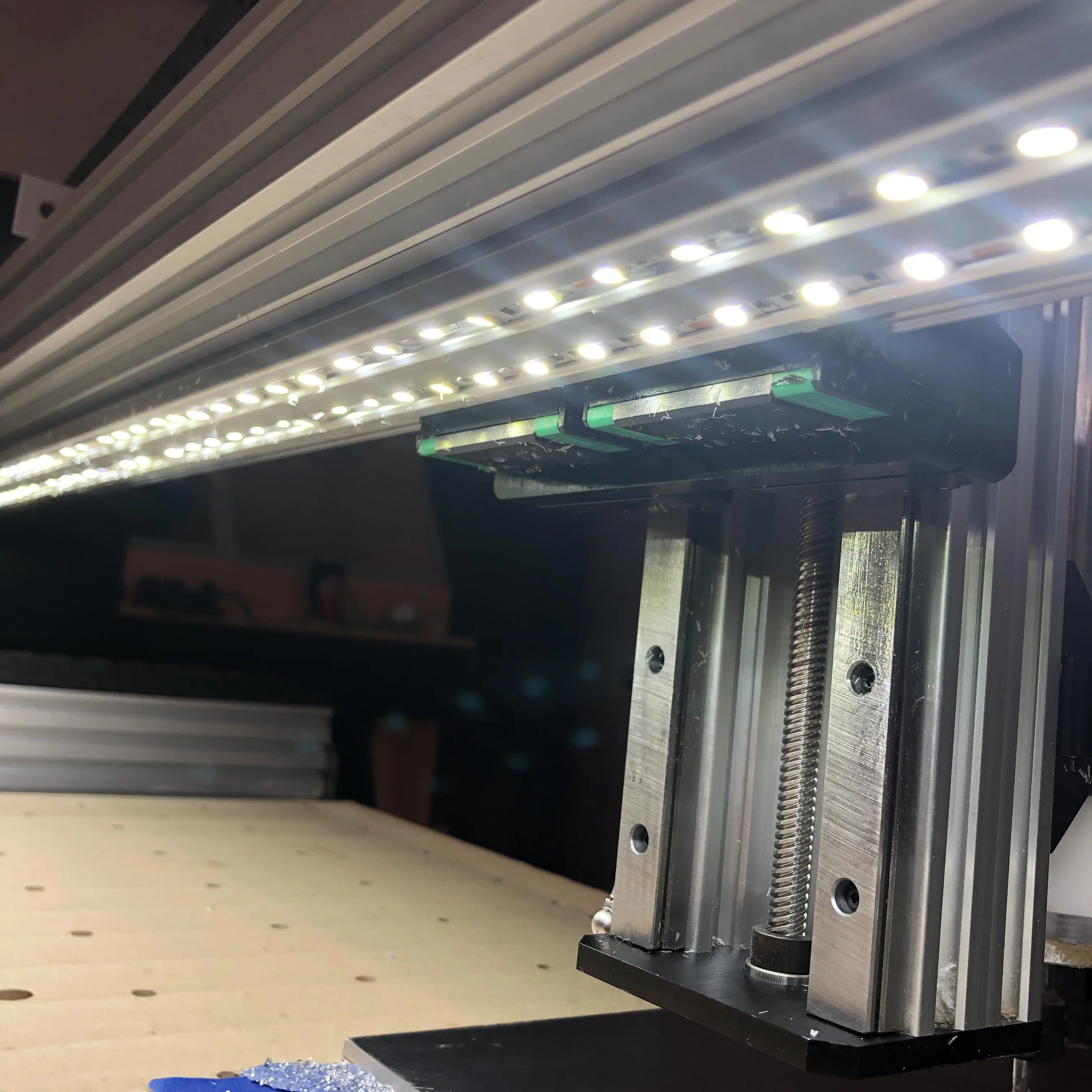 [Detail] Was able to slide LED strip inside the V-rail on my QueenBee ...