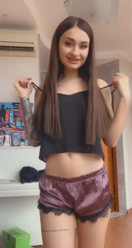 Do you like girls with small tits and booty to ?💕