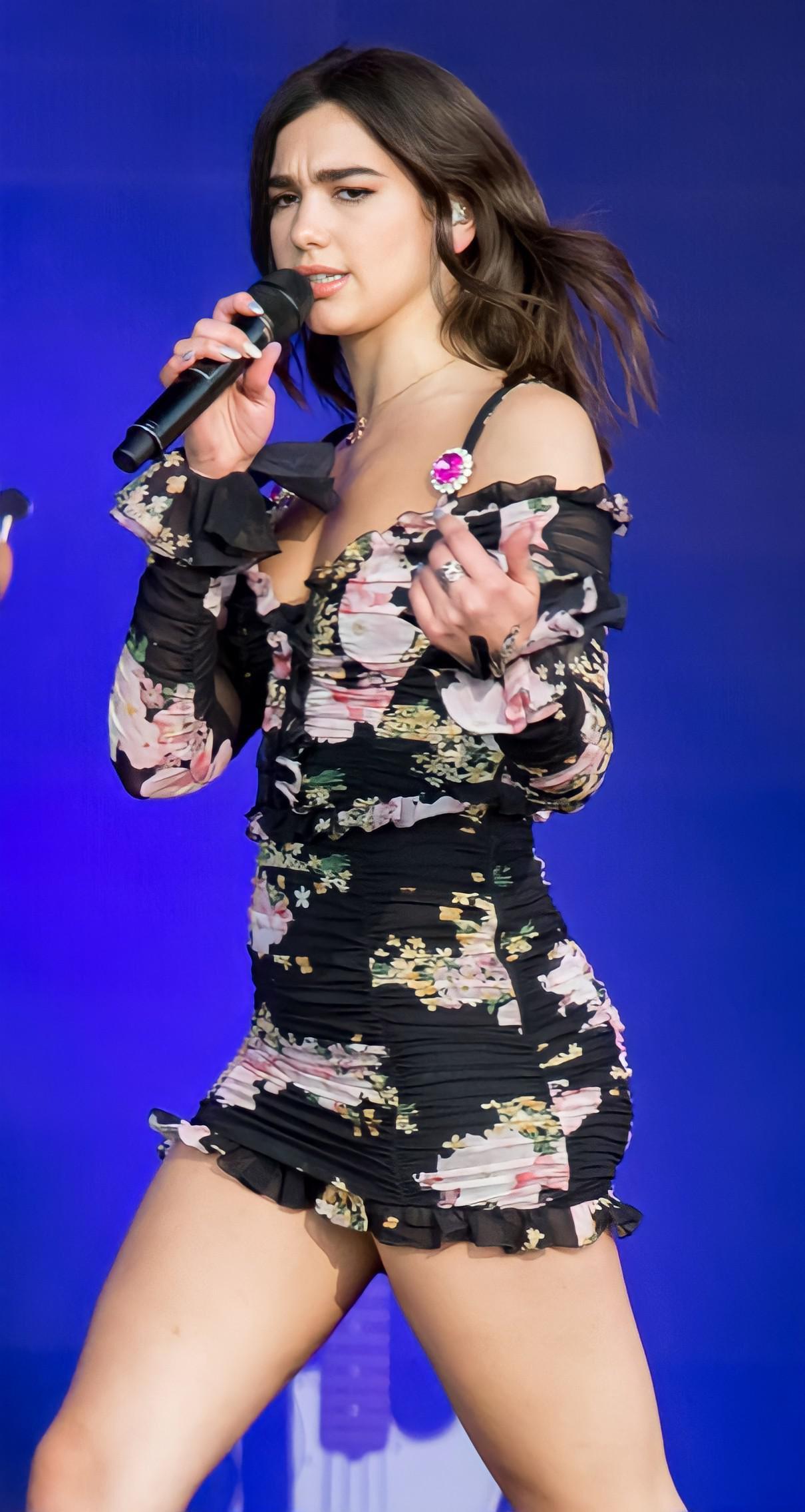 Dua Lipas Ass And Legs Are Perfect Scrolller 