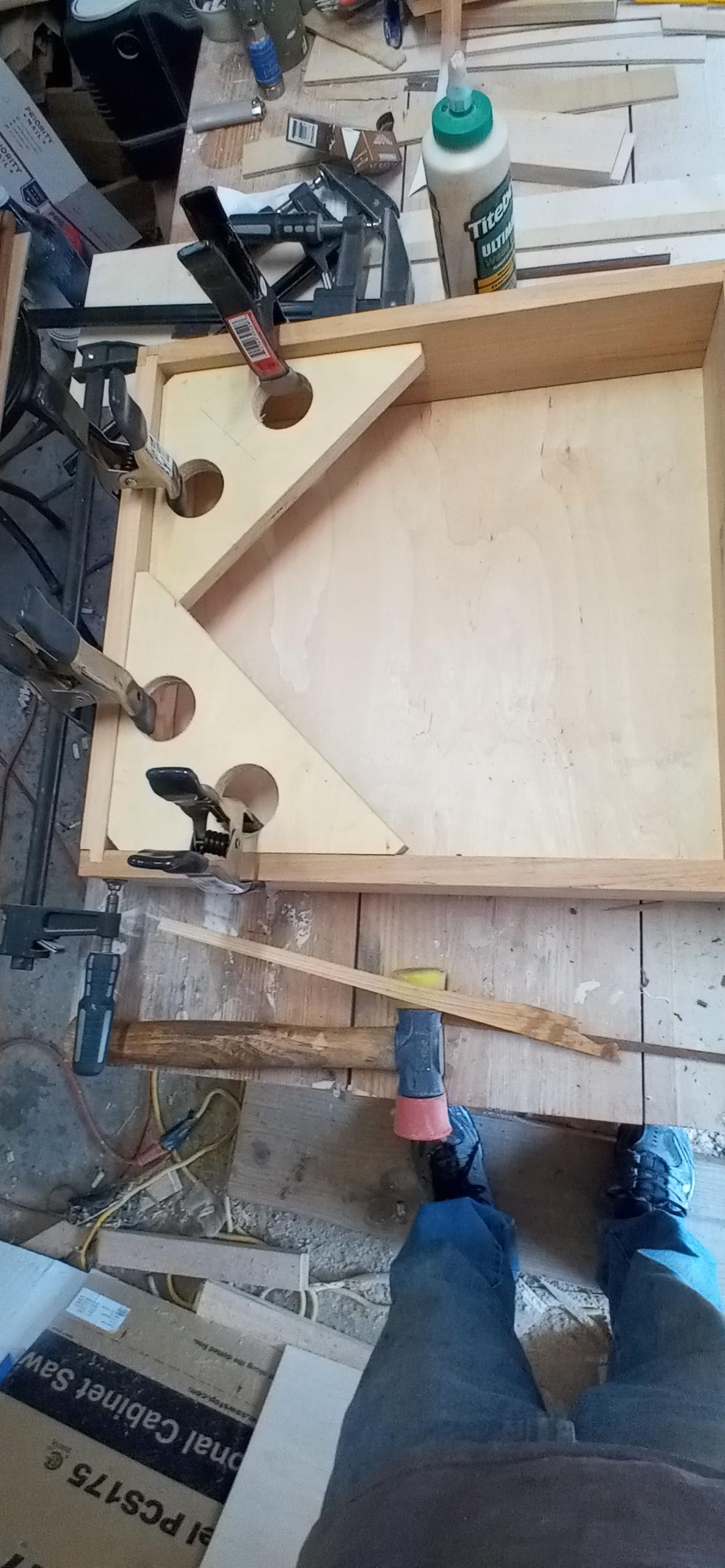 Easy corner clamps for boxes and drawers ..simple 90° and 45° and a few
