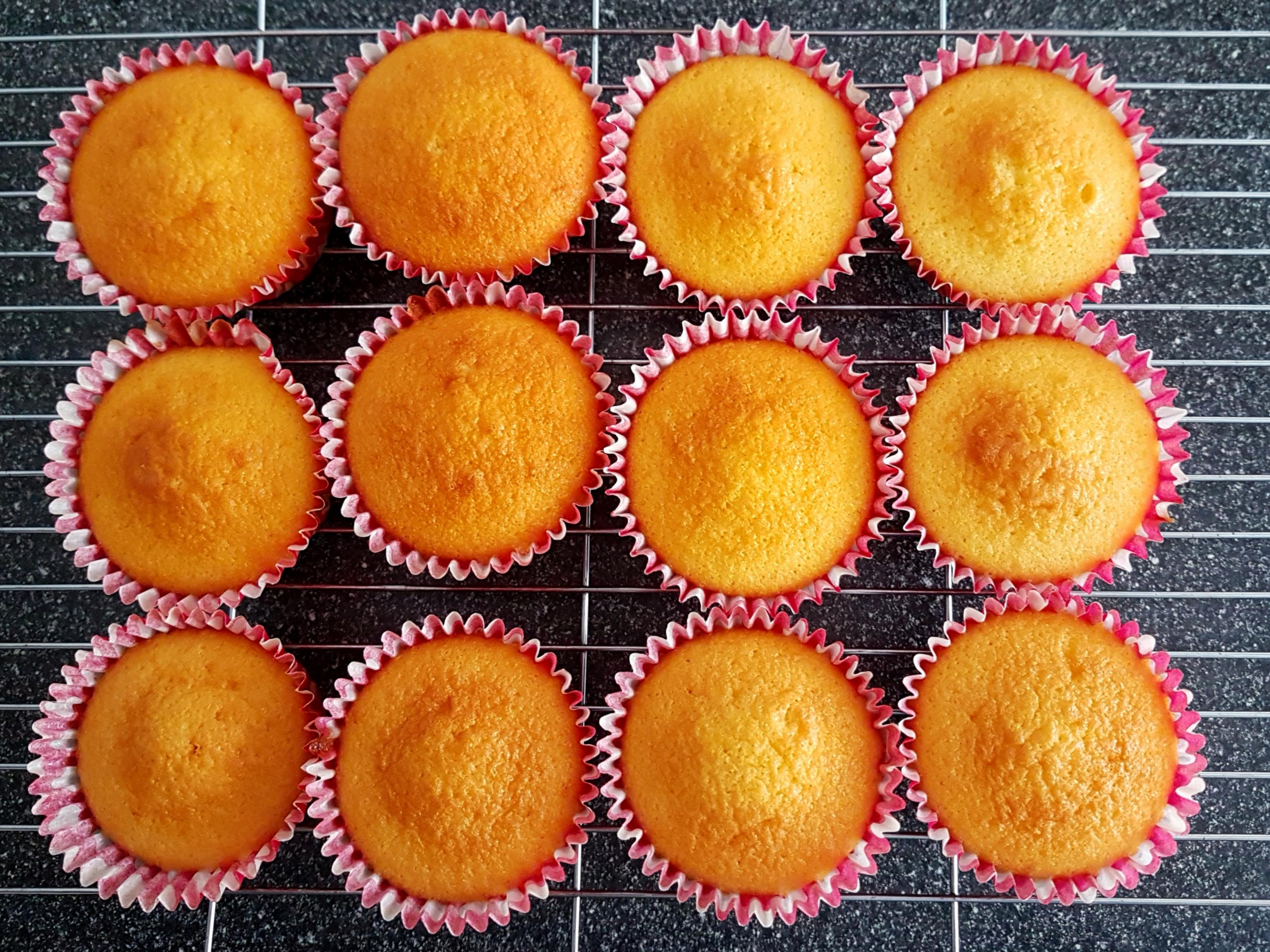 Easy Vanilla Cupcakes Recipe Is Comments Below Scrolller