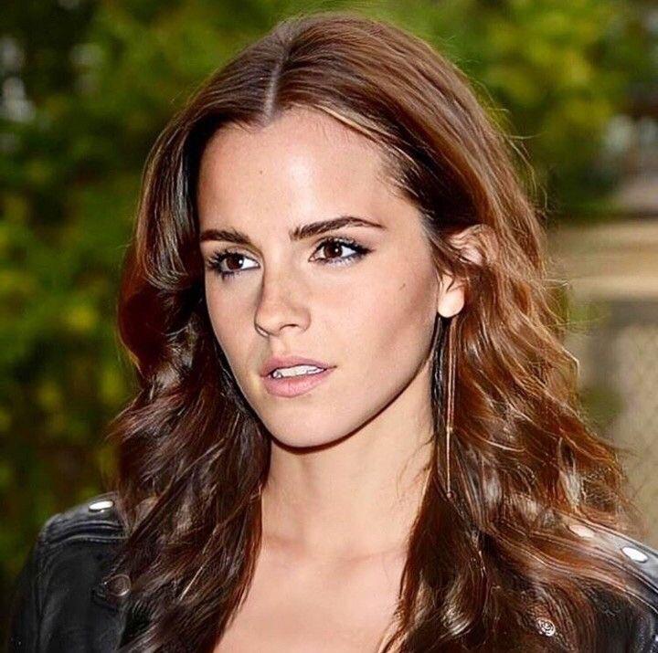 Emma Watson’s perfect face Scrolller